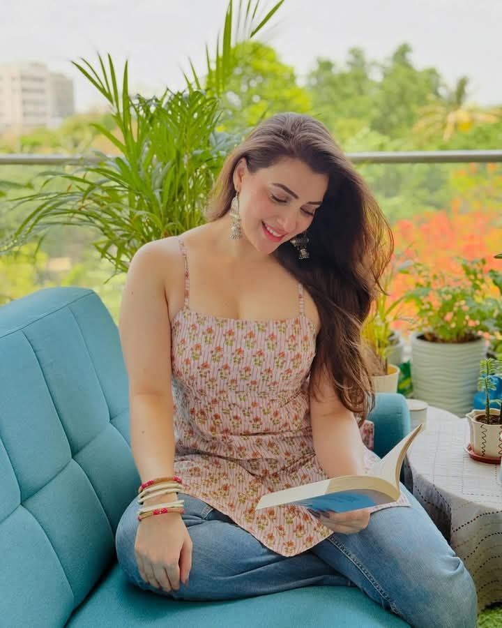 night girl available